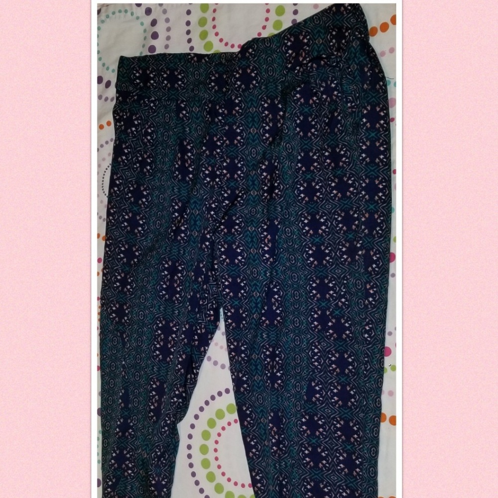 Dress type out pants come above ankles